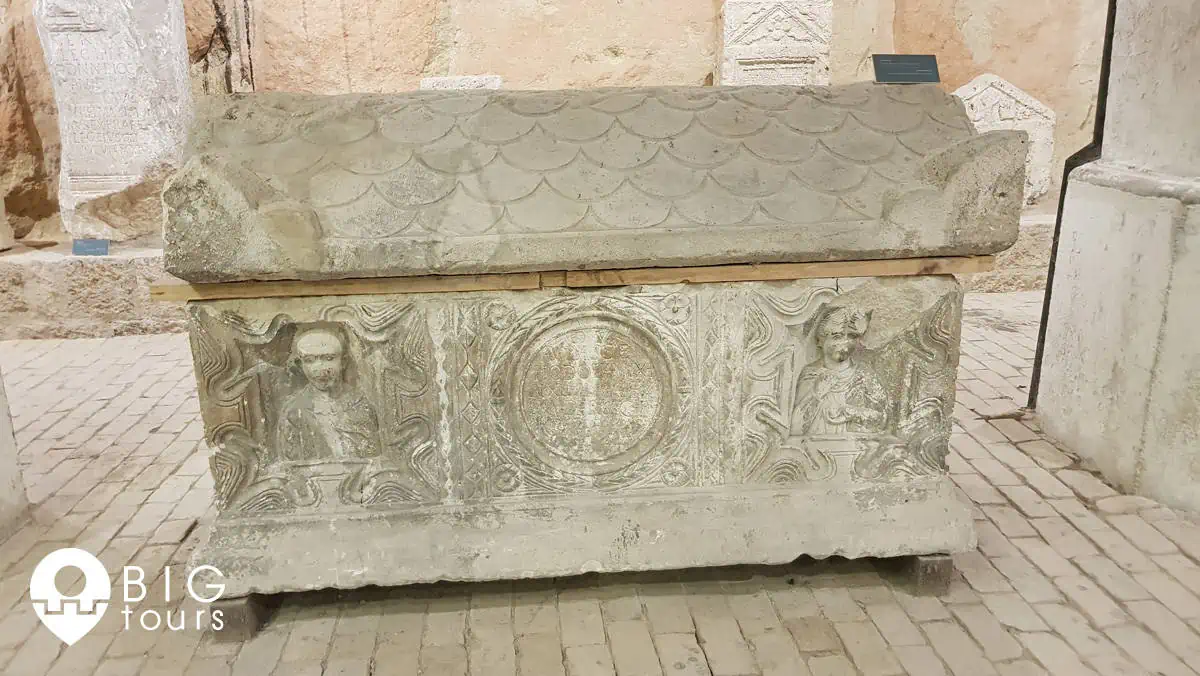 fortress musem grave stone visit big tours