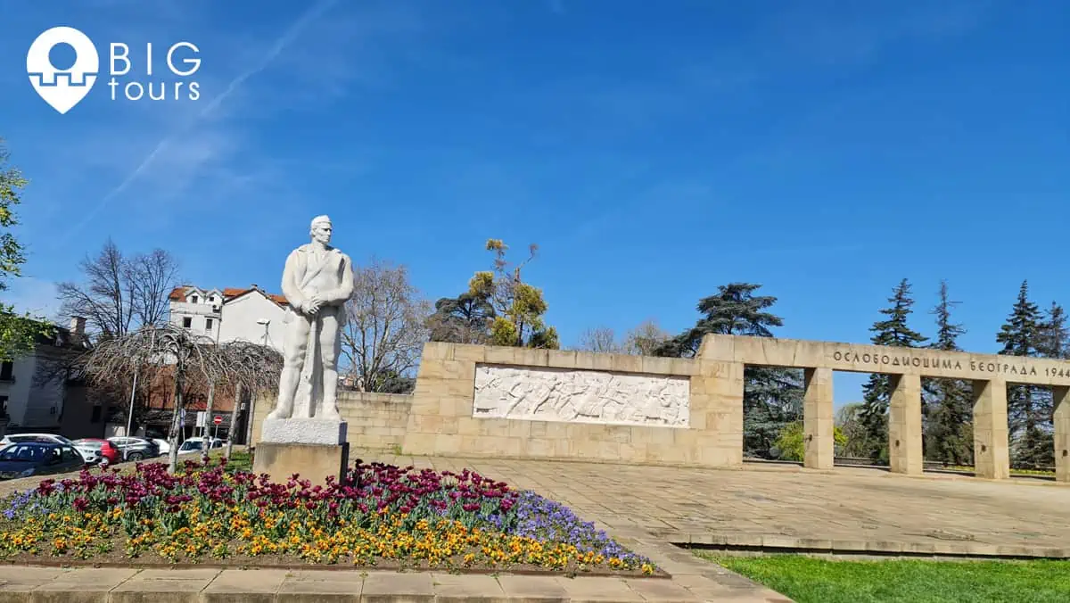 Monument russian soldiers belgrade bigtours